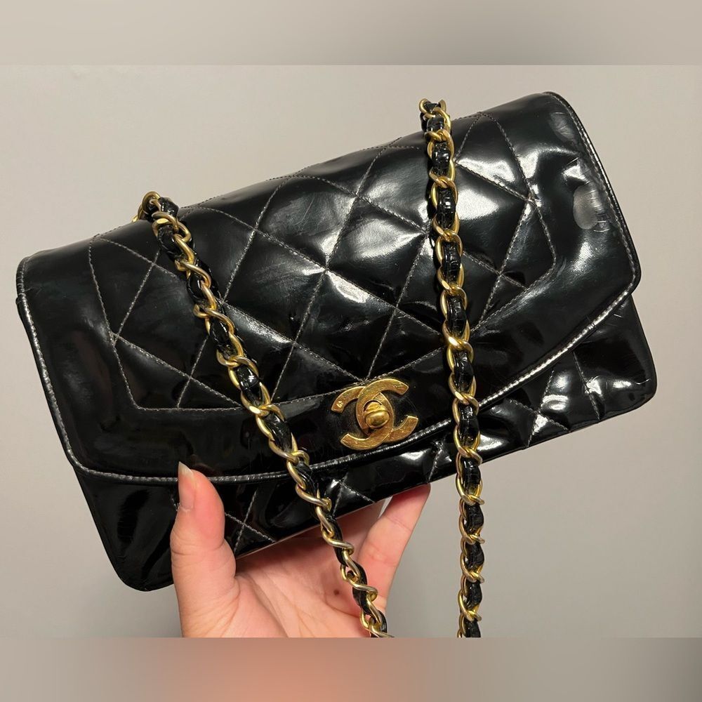 ❤️SALE❤️ Chanel Diana patent Flap chain